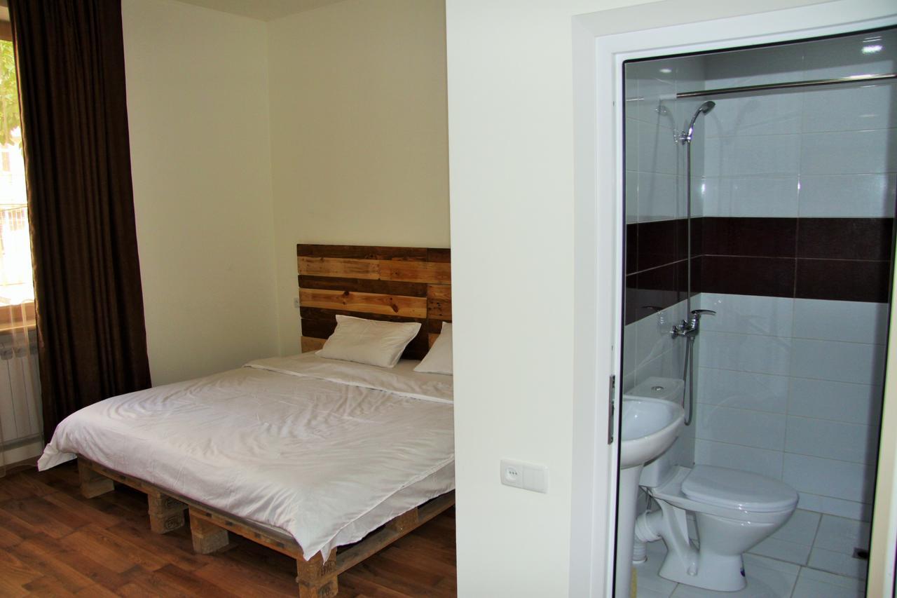 Shat Lav Hostel Yerevan Exterior photo